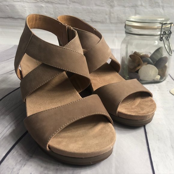 Lucky Brand Taupe Suede Wedge Sandal 9M - Picture 1 of 6